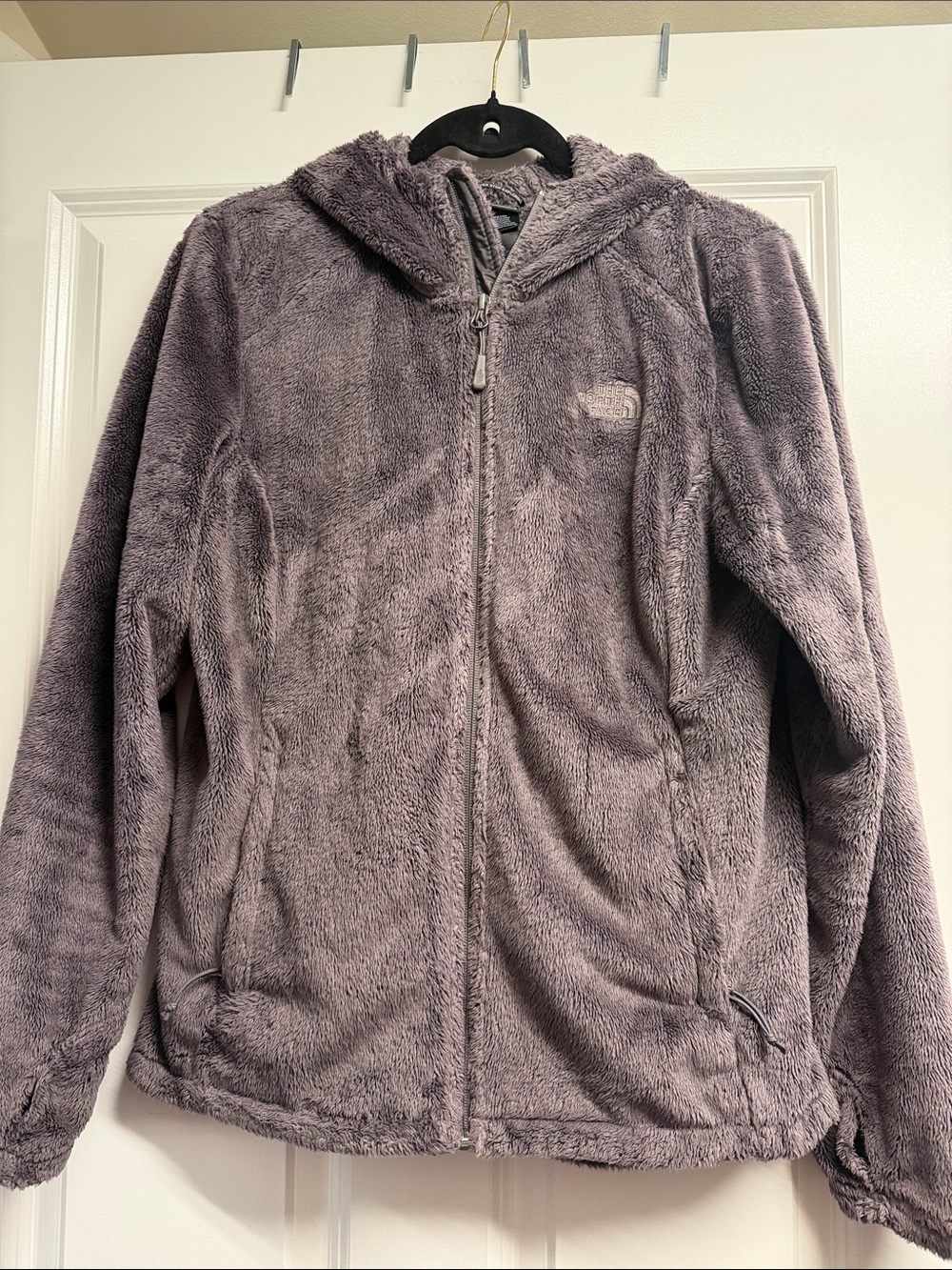 The North Face Women's Plush Hooded Jacket in Rabbit Grey size M